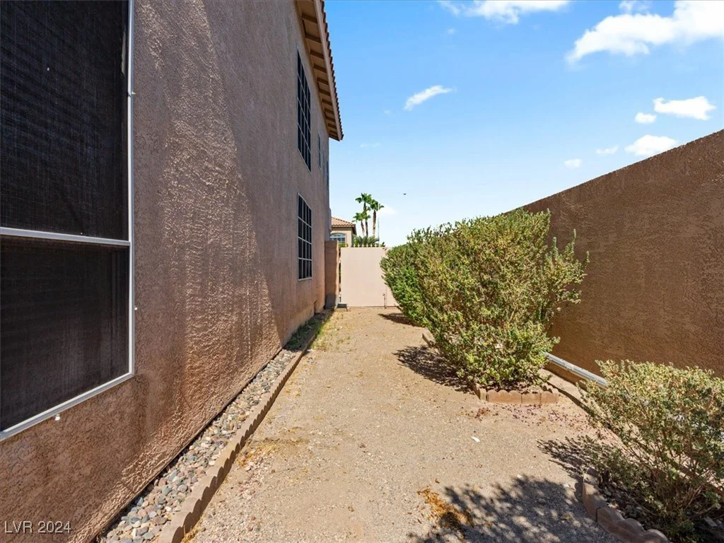 927 Sterling Thorn, Las Vegas, NV 89183