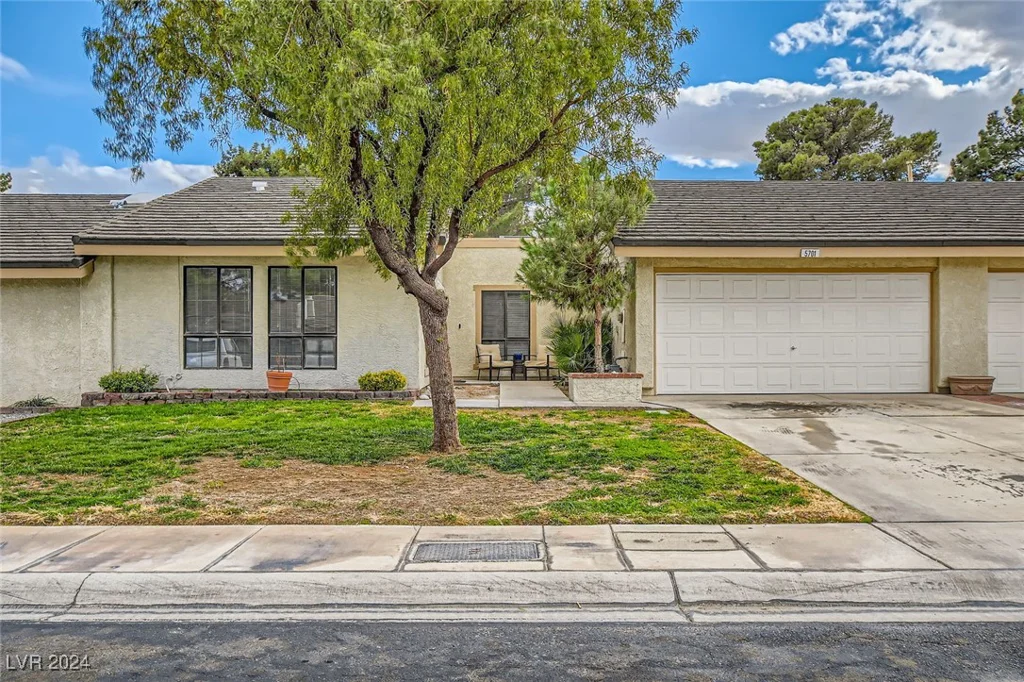 5701 Pearldrop, Las Vegas, NV 89107
