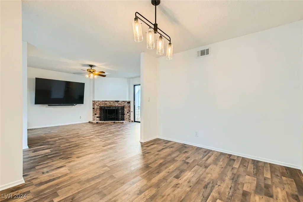 5701 Pearldrop, Las Vegas, NV 89107