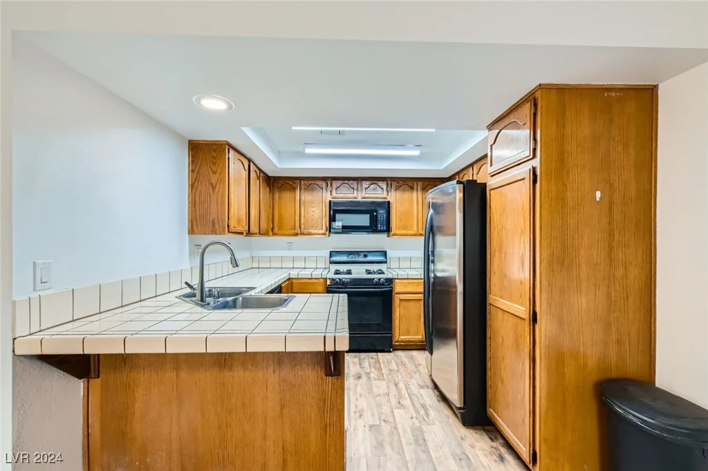 5701 Pearldrop, Las Vegas, NV 89107
