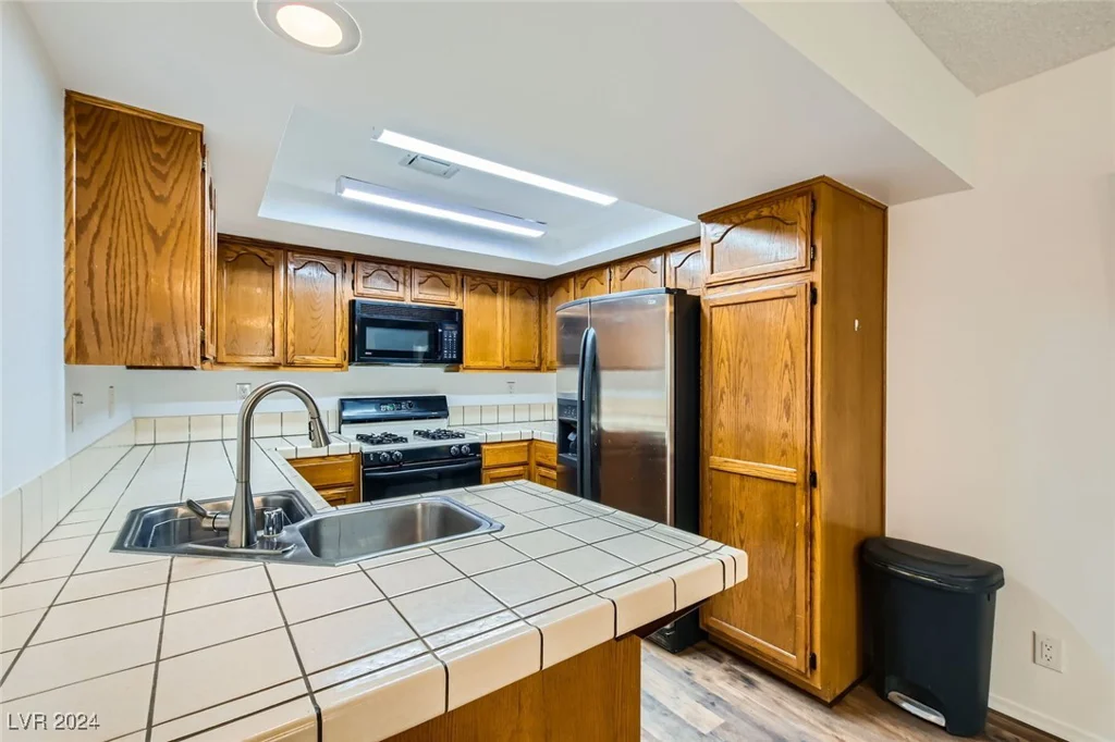 5701 Pearldrop, Las Vegas, NV 89107