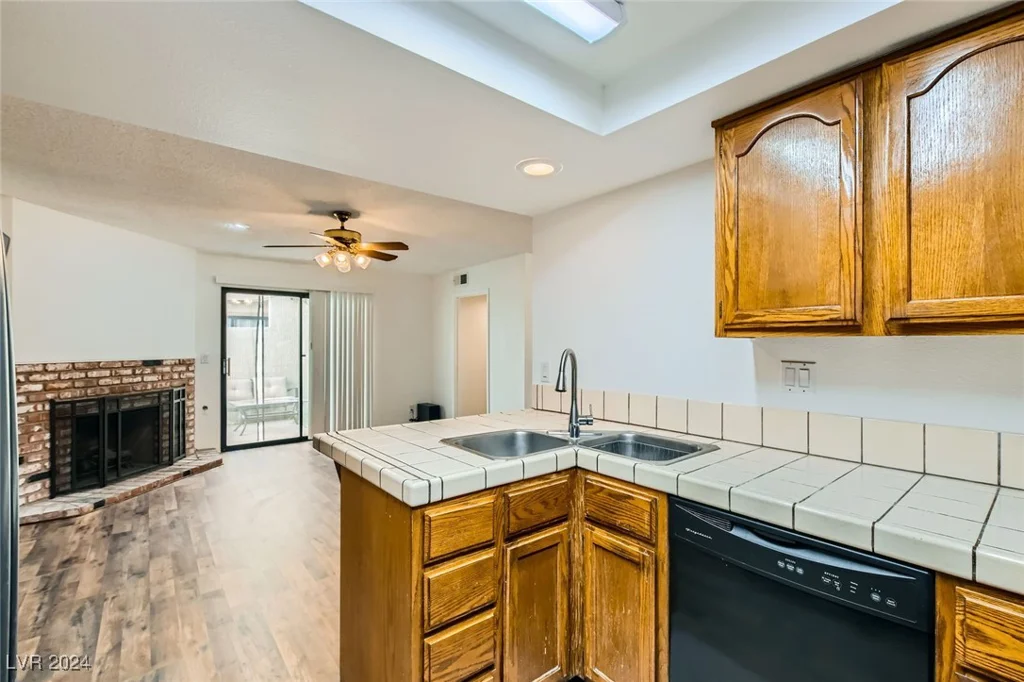 5701 Pearldrop, Las Vegas, NV 89107
