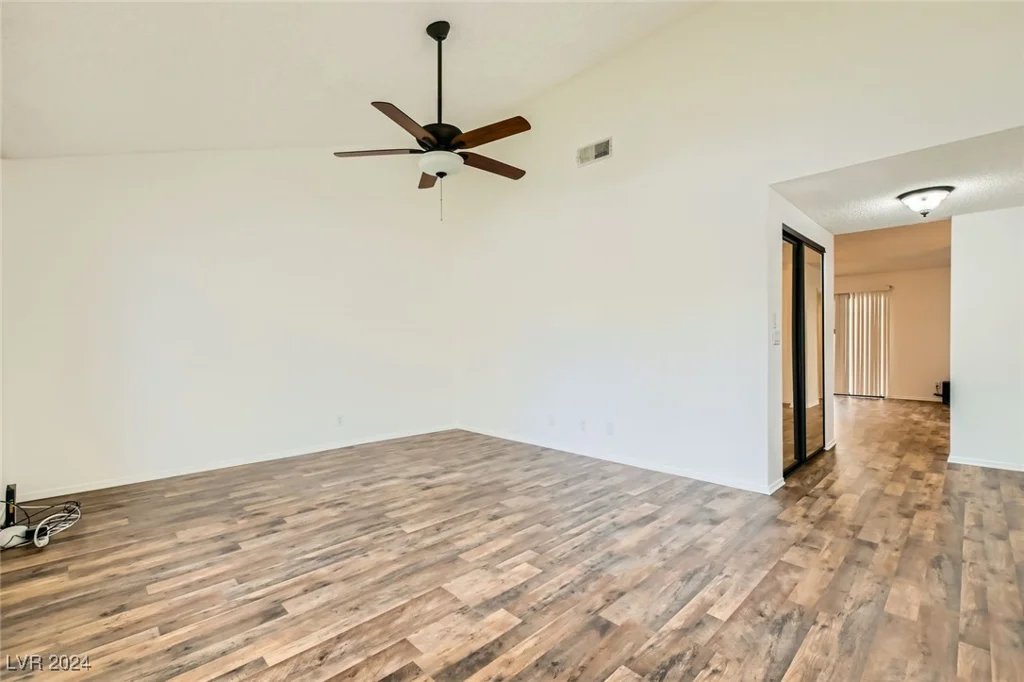 5701 Pearldrop, Las Vegas, NV 89107