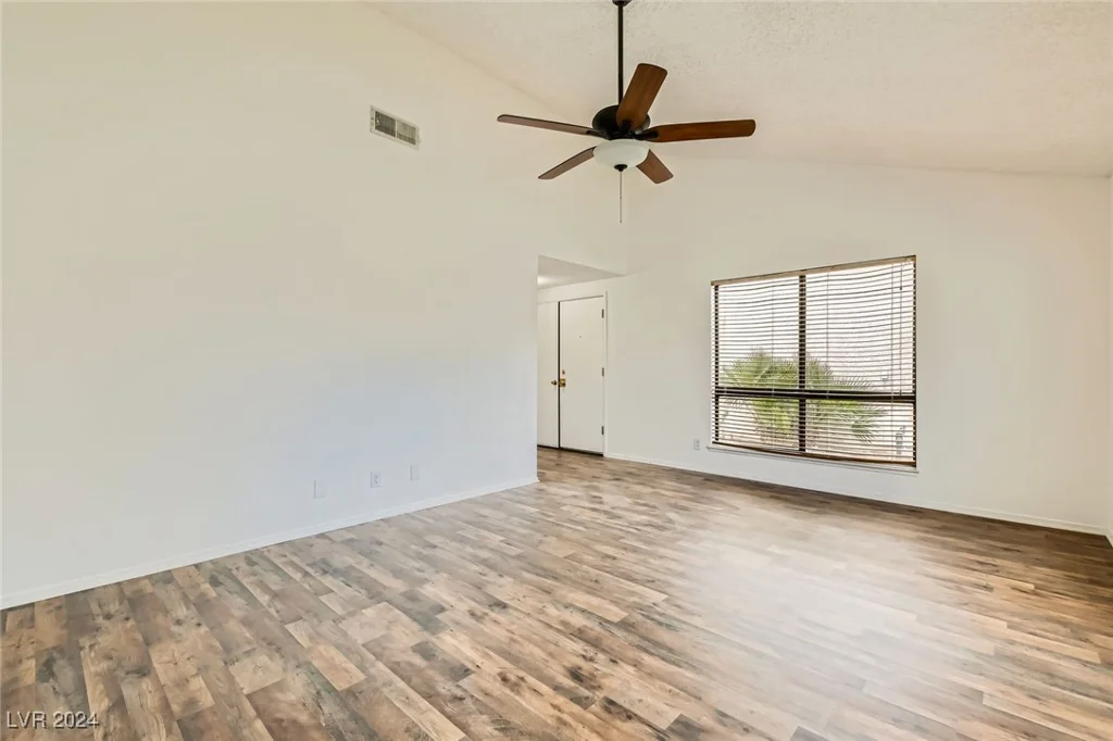 5701 Pearldrop, Las Vegas, NV 89107