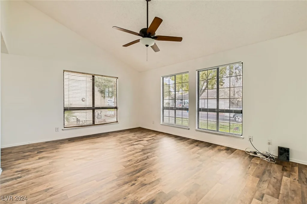5701 Pearldrop, Las Vegas, NV 89107
