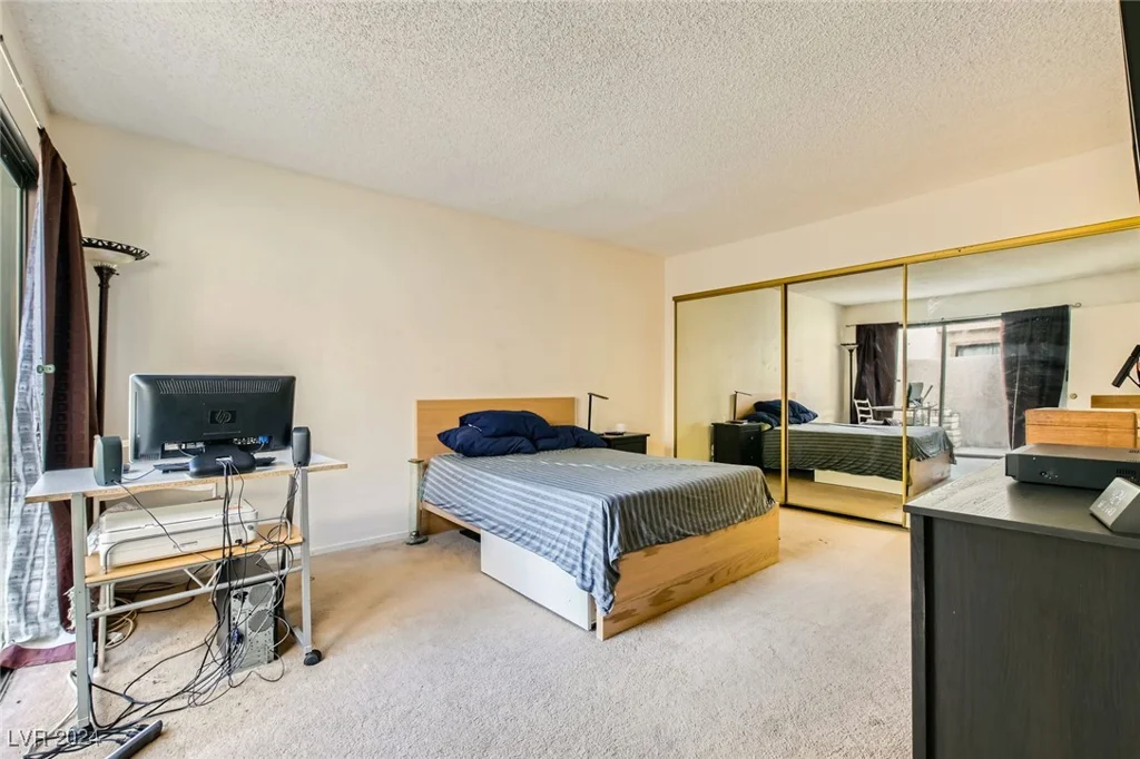 5701 Pearldrop, Las Vegas, NV 89107