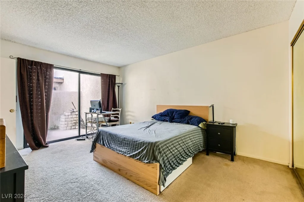 5701 Pearldrop, Las Vegas, NV 89107