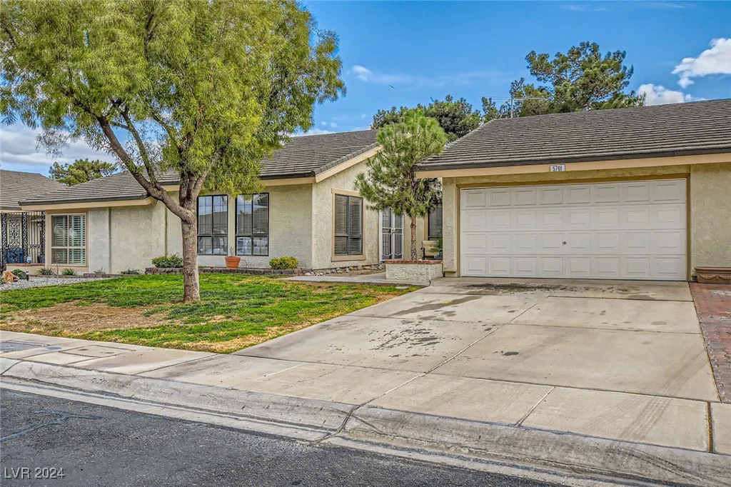 5701 Pearldrop, Las Vegas, NV 89107