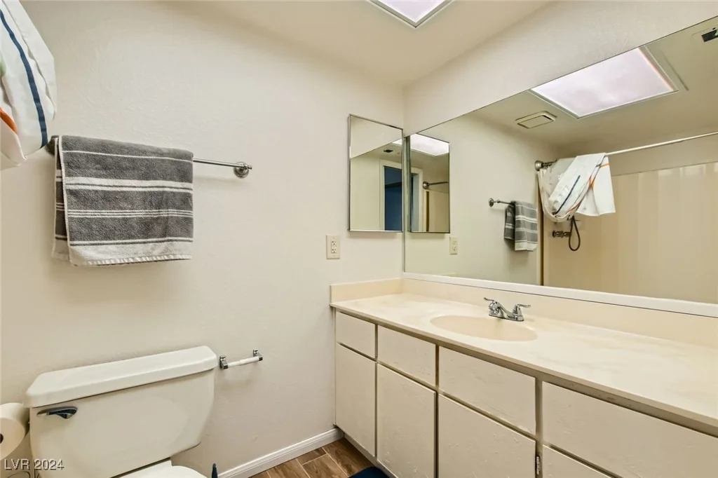 5701 Pearldrop, Las Vegas, NV 89107