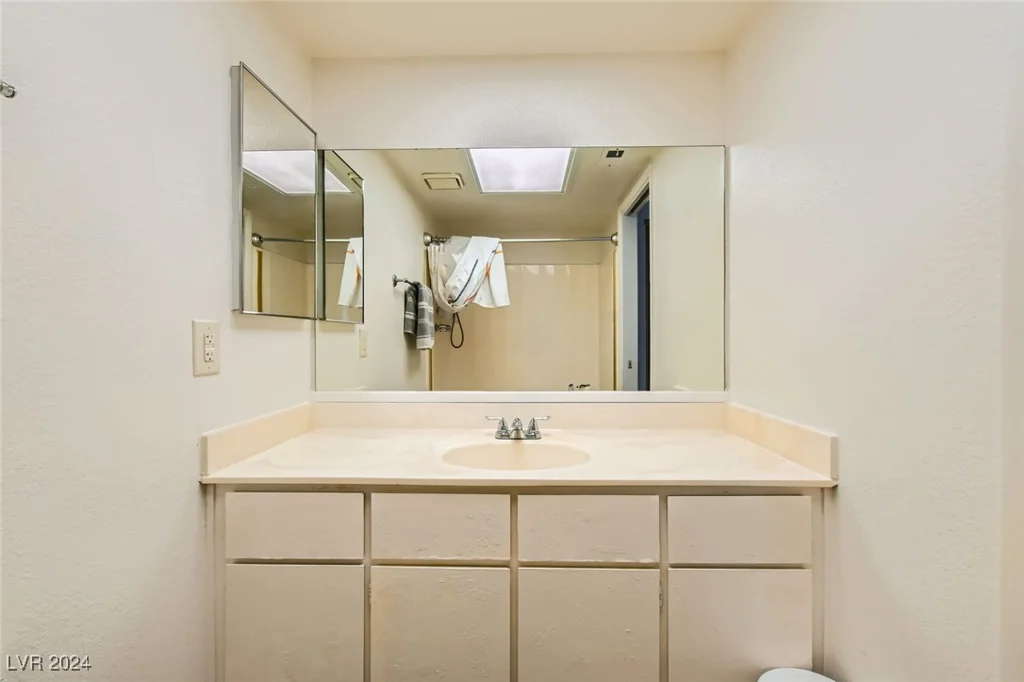 5701 Pearldrop, Las Vegas, NV 89107