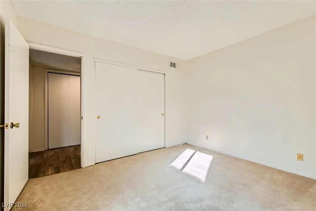 5701 Pearldrop, Las Vegas, NV 89107