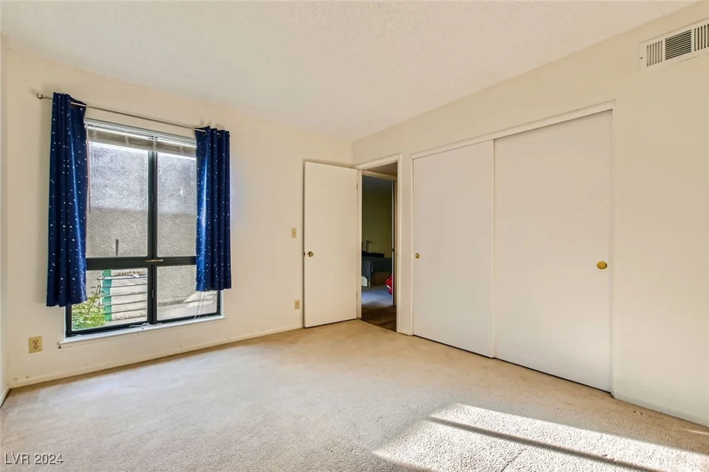 5701 Pearldrop, Las Vegas, NV 89107