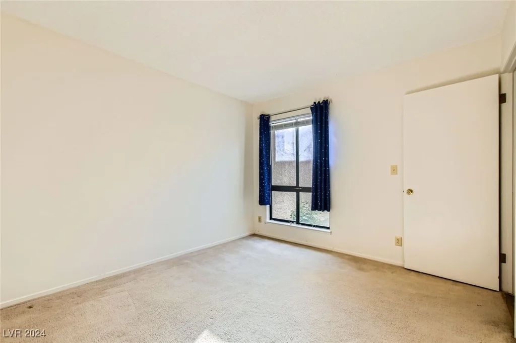 5701 Pearldrop, Las Vegas, NV 89107