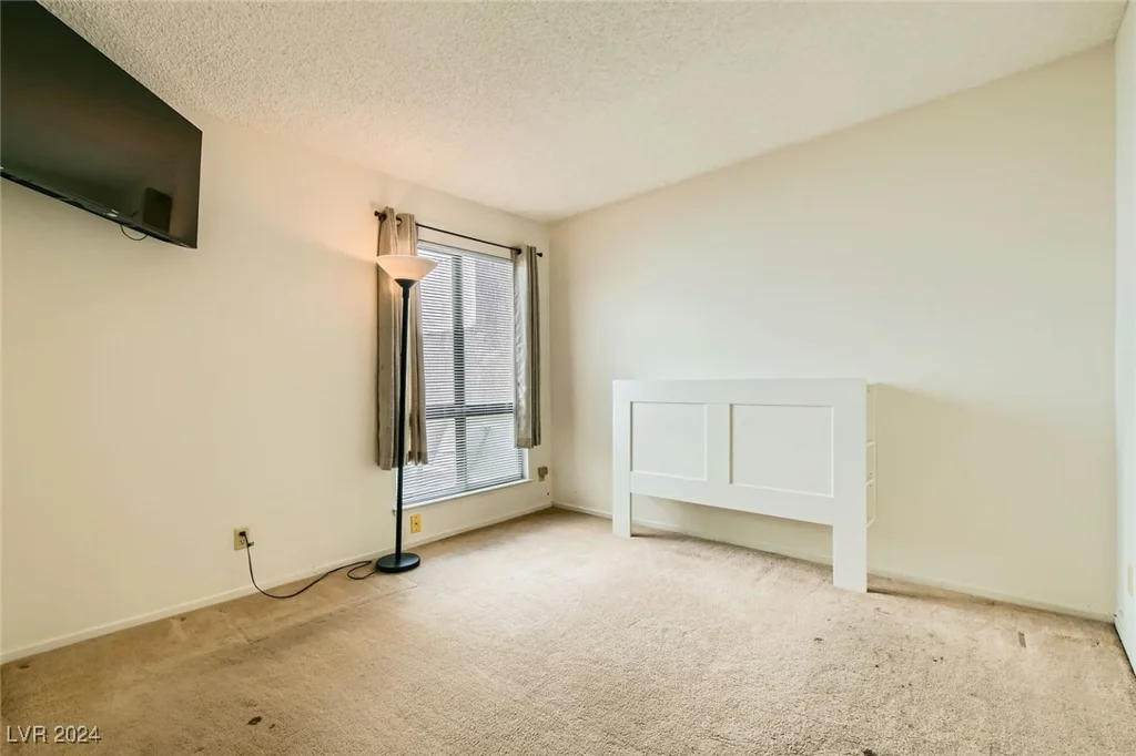 5701 Pearldrop, Las Vegas, NV 89107