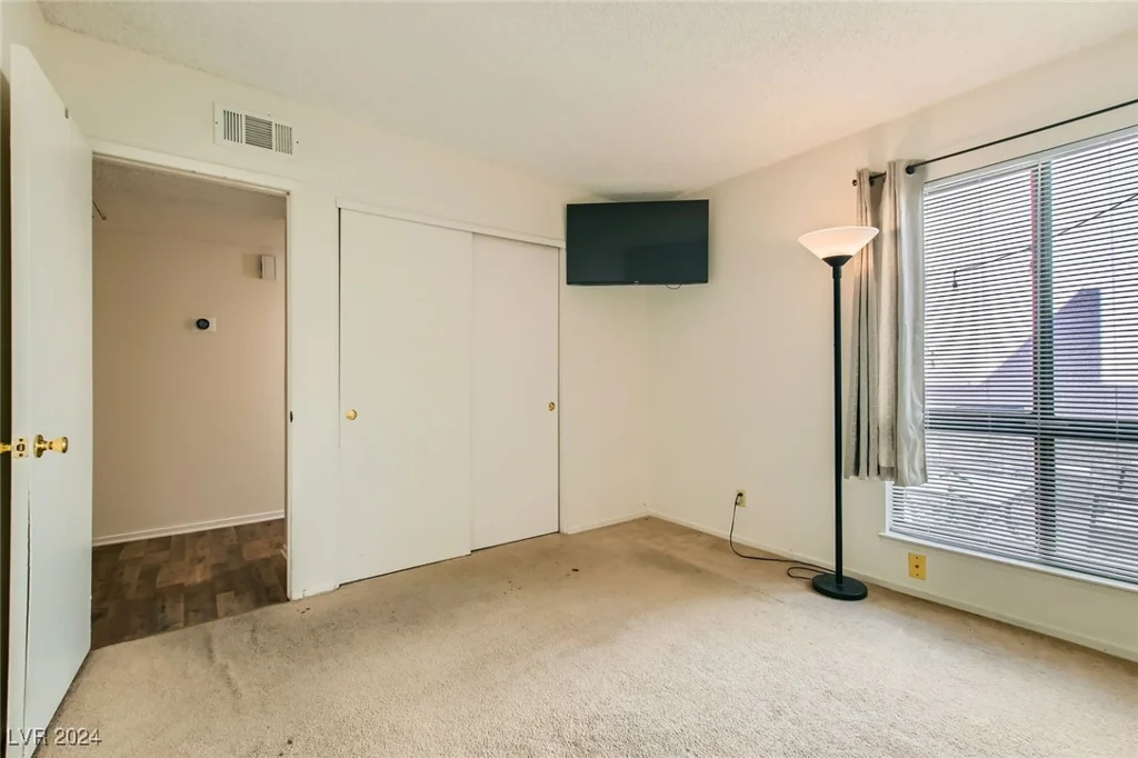 5701 Pearldrop, Las Vegas, NV 89107