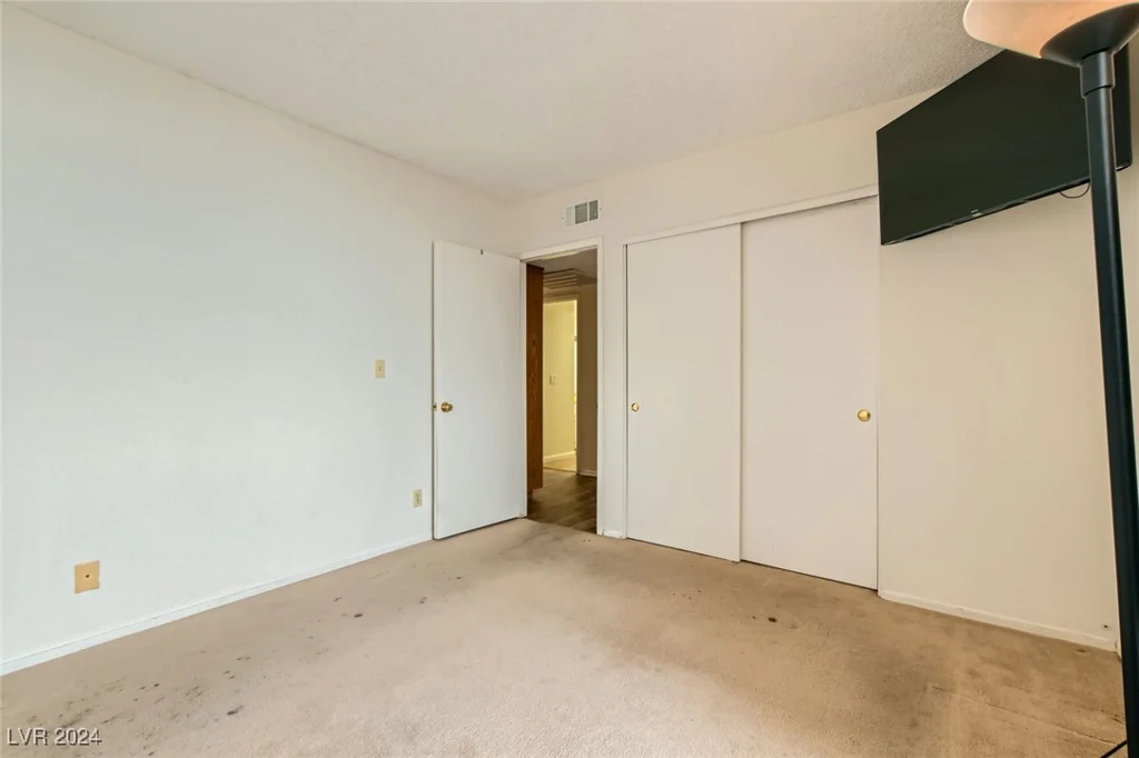 5701 Pearldrop, Las Vegas, NV 89107