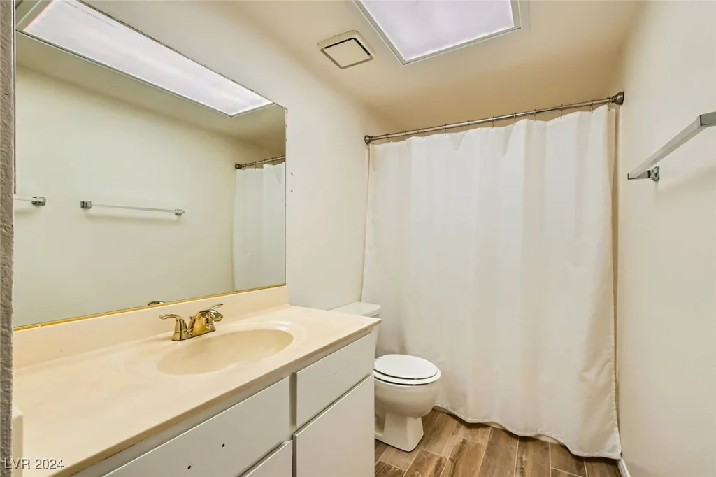 5701 Pearldrop, Las Vegas, NV 89107
