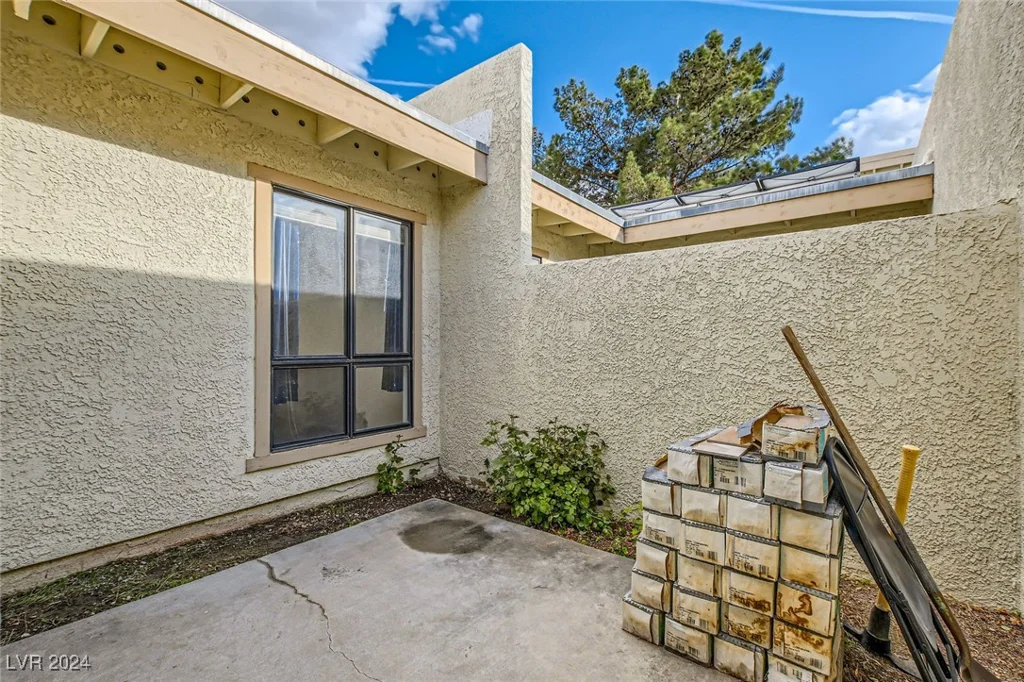 5701 Pearldrop, Las Vegas, NV 89107