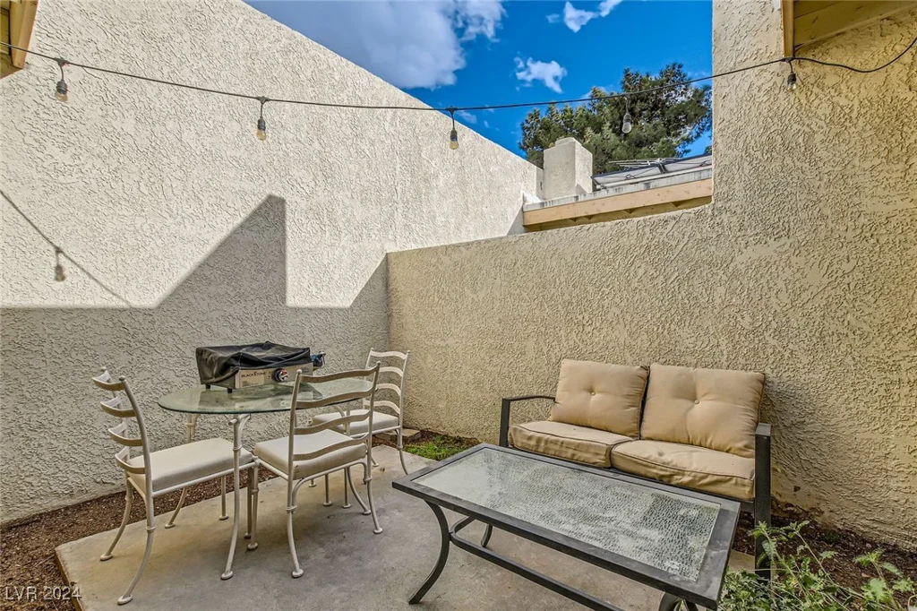 5701 Pearldrop, Las Vegas, NV 89107