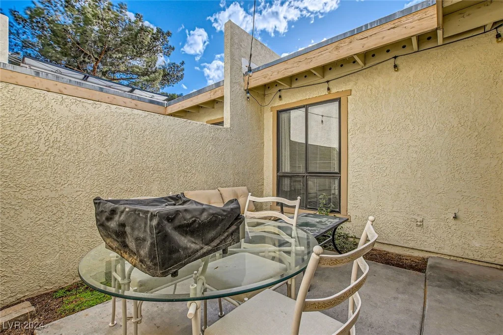 5701 Pearldrop, Las Vegas, NV 89107