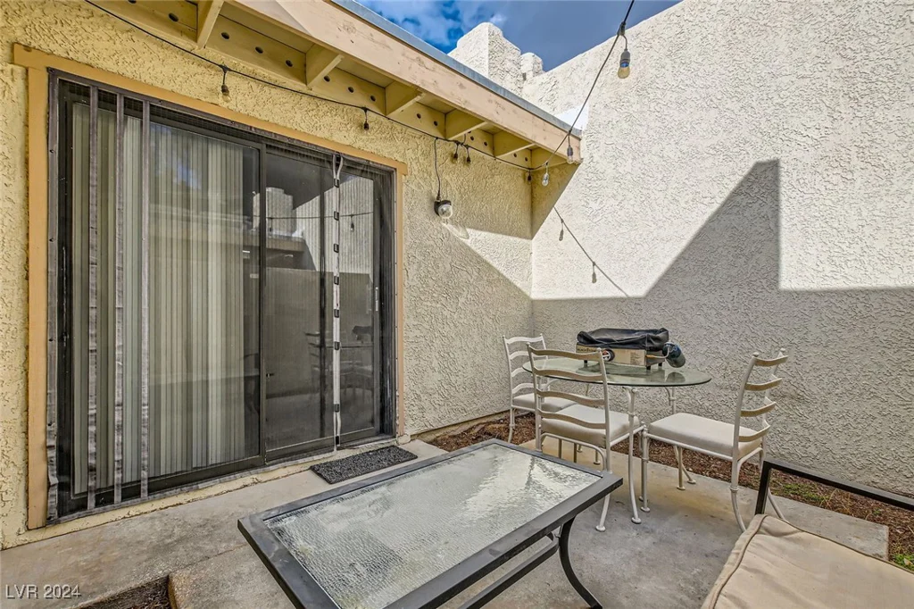 5701 Pearldrop, Las Vegas, NV 89107