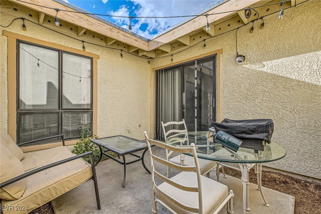 5701 Pearldrop, Las Vegas, NV 89107