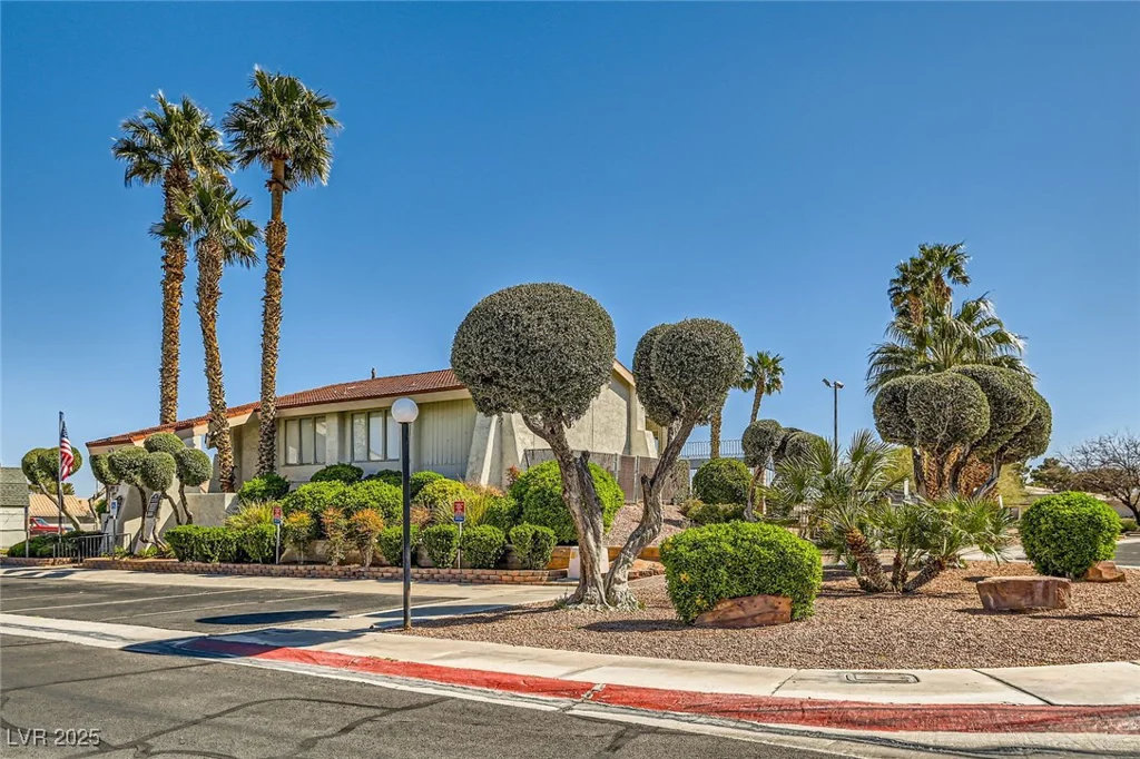 5701 Pearldrop, Las Vegas, NV 89107