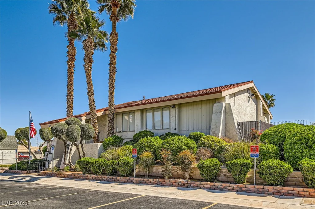 5701 Pearldrop, Las Vegas, NV 89107