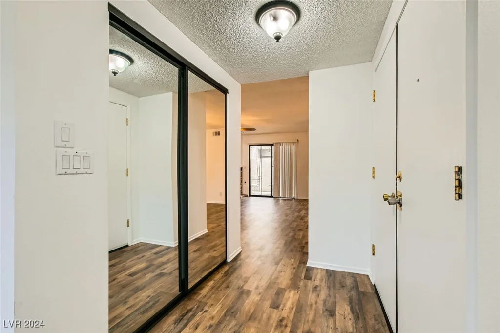 5701 Pearldrop, Las Vegas, NV 89107