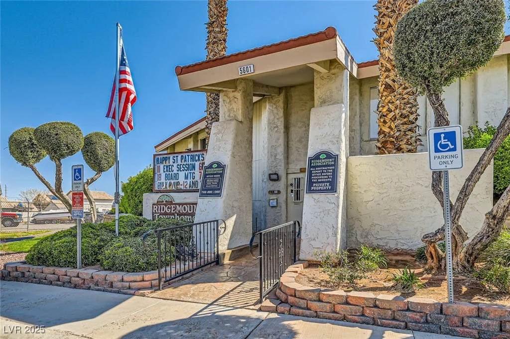 5701 Pearldrop, Las Vegas, NV 89107