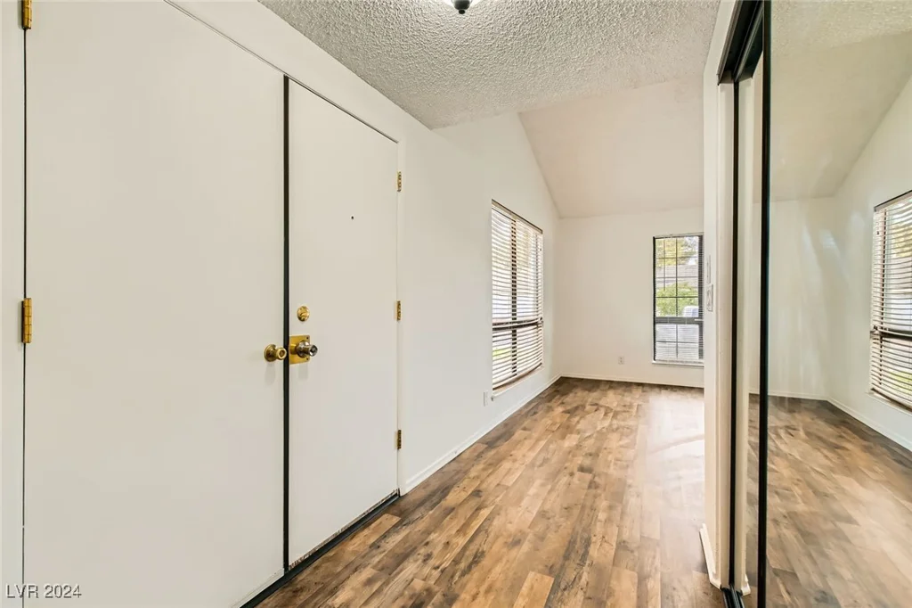 5701 Pearldrop, Las Vegas, NV 89107