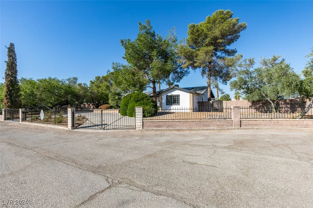 4490 Warm Springs, Las Vegas, NV 89118