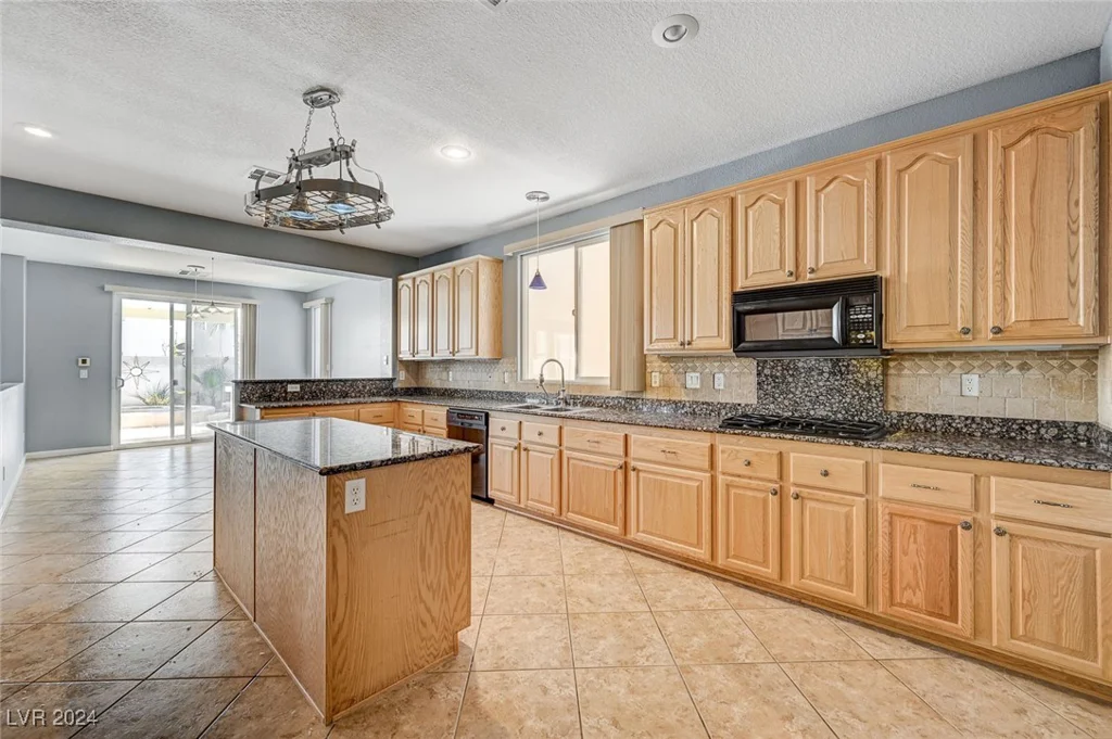 5889 Shining Moon, Las Vegas, NV 89131