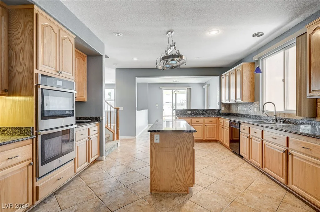 5889 Shining Moon, Las Vegas, NV 89131