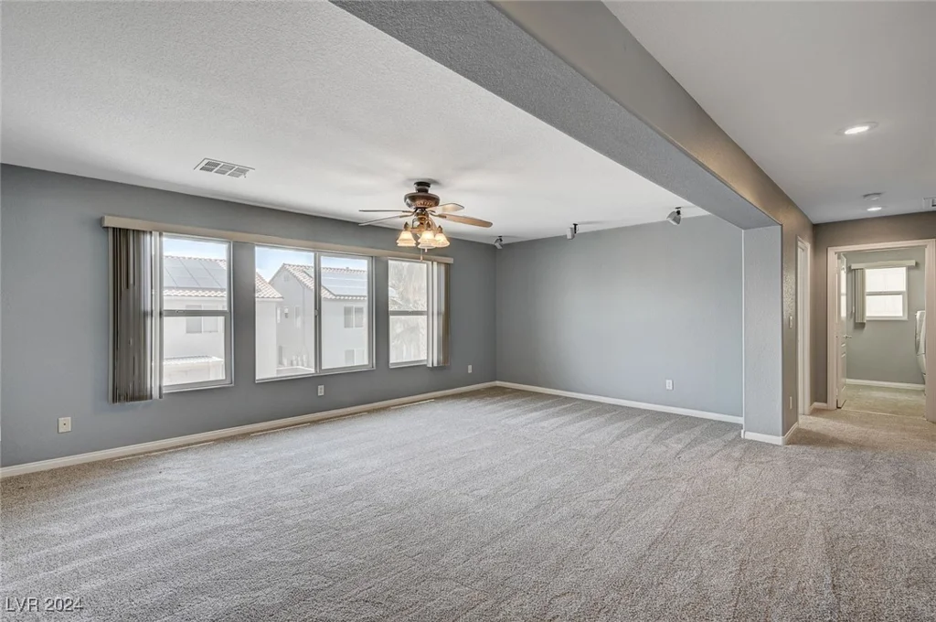 5889 Shining Moon, Las Vegas, NV 89131