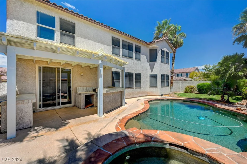 5889 Shining Moon, Las Vegas, NV 89131