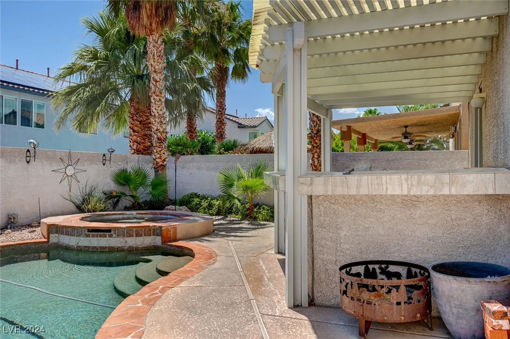 5889 Shining Moon, Las Vegas, NV 89131
