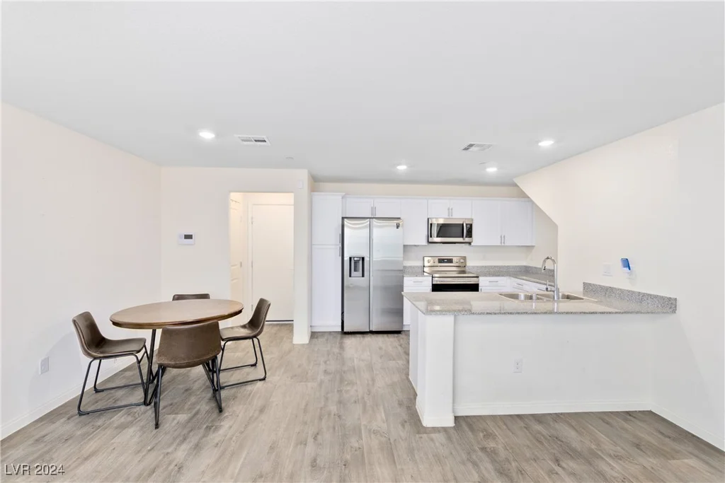 6816 Alpine White, North Las Vegas, NV 89086
