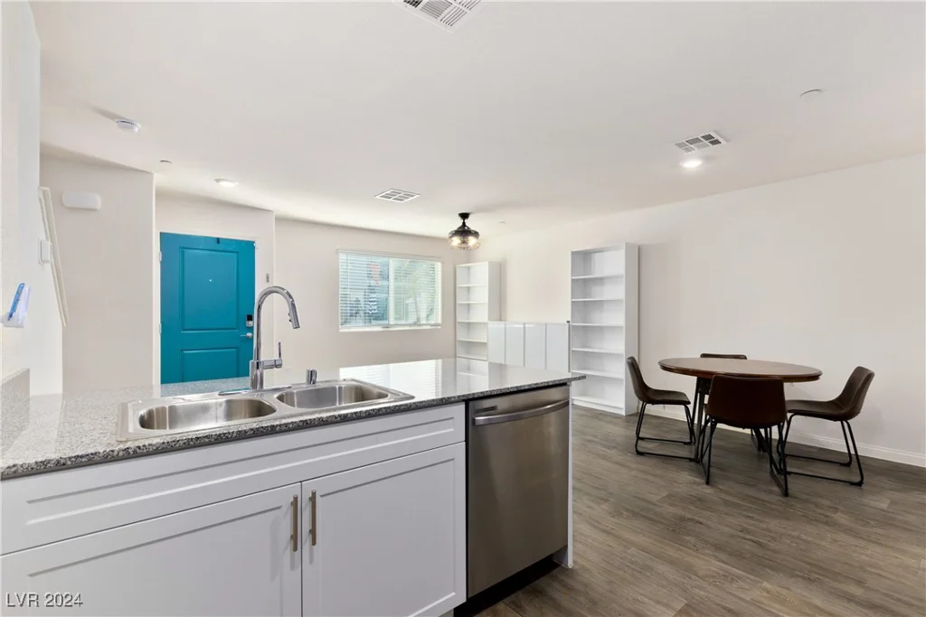 6816 Alpine White, North Las Vegas, NV 89086
