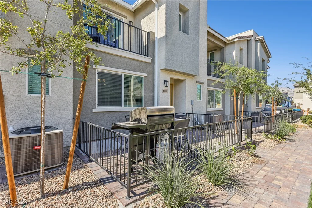 6816 Alpine White, North Las Vegas, NV 89086