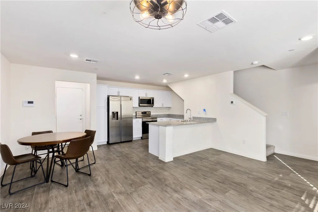 6816 Alpine White, North Las Vegas, NV 89086