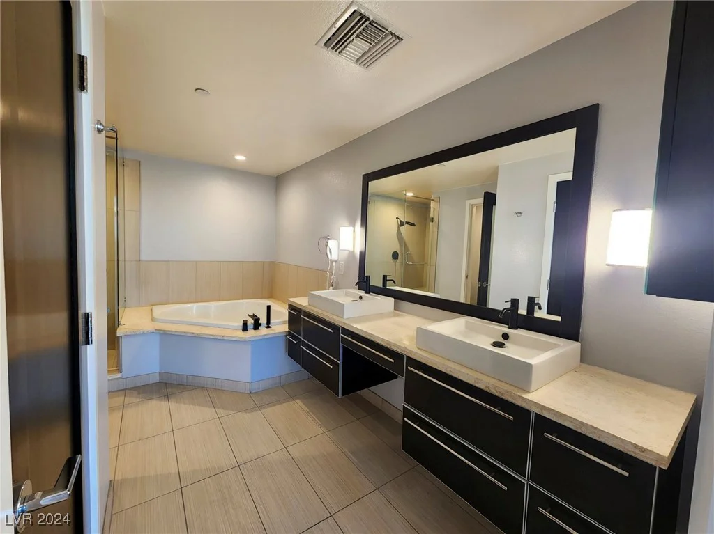8925 Flamingo, Las Vegas, NV 89147