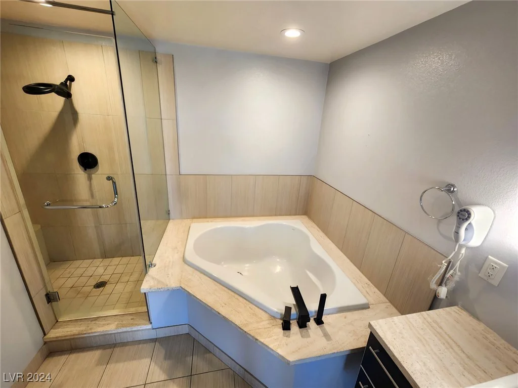 8925 Flamingo, Las Vegas, NV 89147