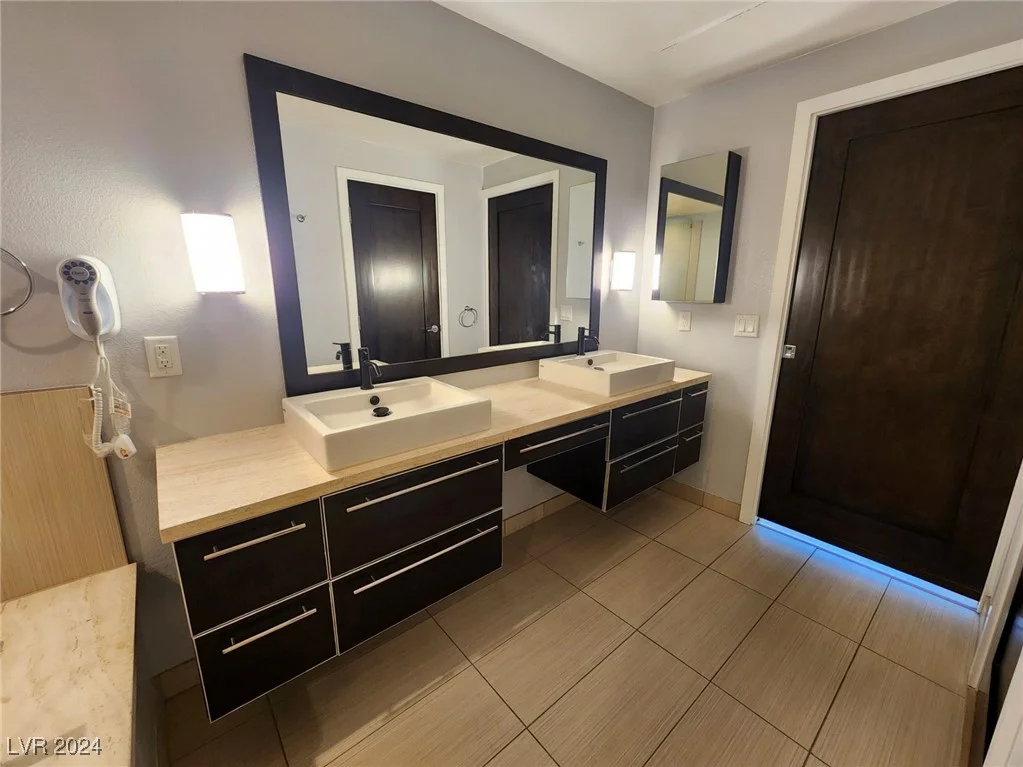 8925 Flamingo, Las Vegas, NV 89147