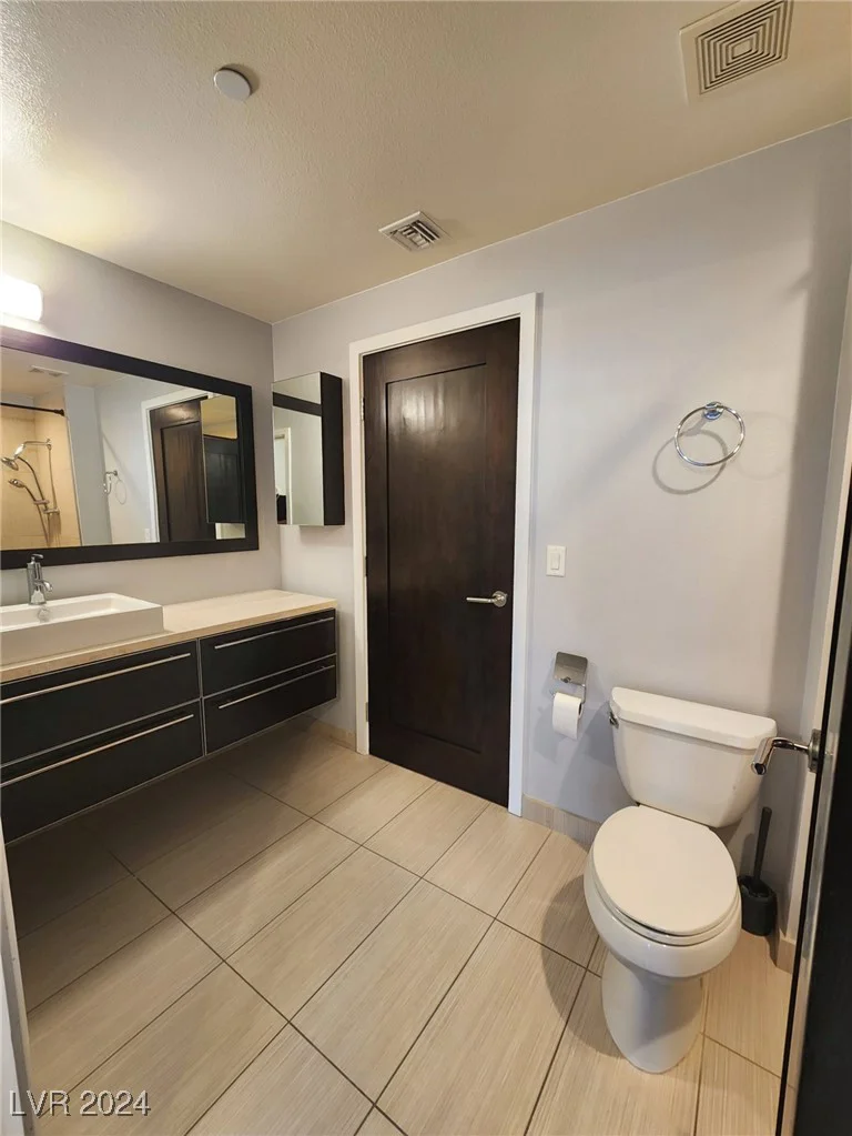 8925 Flamingo, Las Vegas, NV 89147