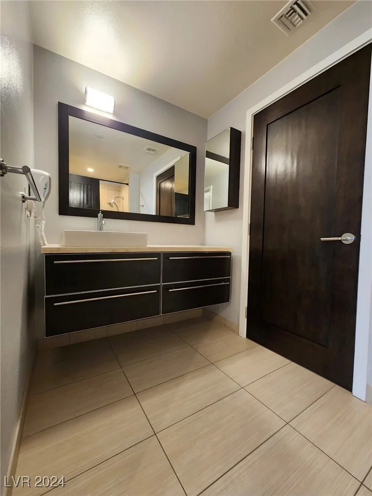 8925 Flamingo, Las Vegas, NV 89147