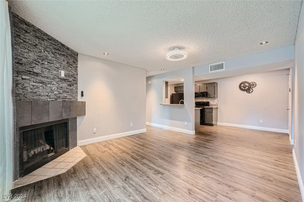 5260 Mission Monterey, Las Vegas, NV 89107