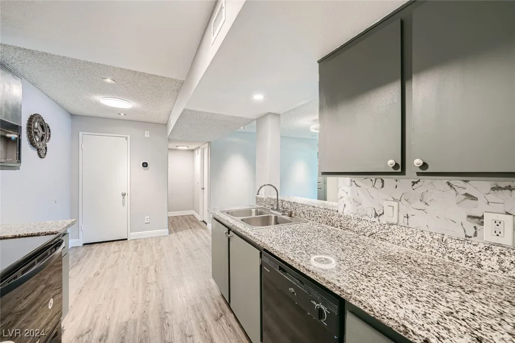 5260 Mission Monterey, Las Vegas, NV 89107