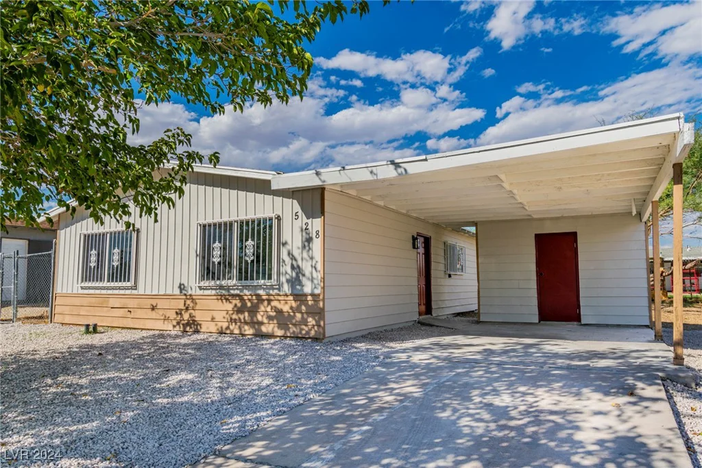 528 Kings, North Las Vegas, NV 89030