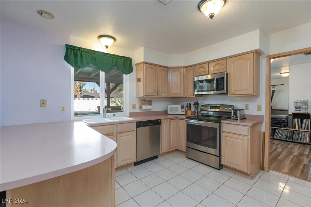 4020 Shadow Wood, Las Vegas, NV 89121